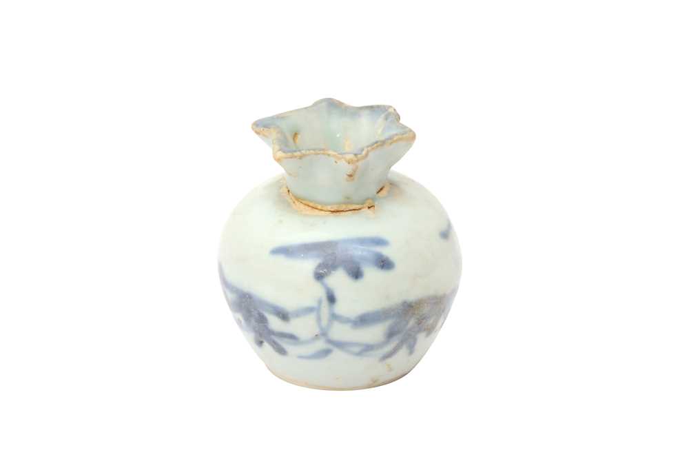 Lot 627 - A CHINESE BLUE AND WHITE 'POMEGRANATE' JARLET