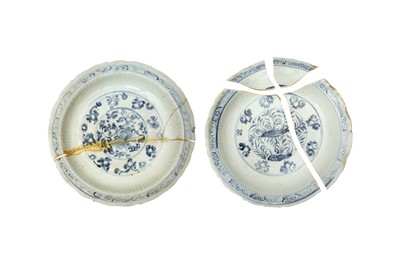 Lot 643 - TWO CHINESE BLUE AND WHITE DISHES