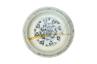 Lot 643 - TWO CHINESE BLUE AND WHITE DISHES