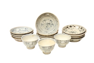 Lot 687 - A GROUP OF VIETNAMESE HOI AN CARGO BOWLS AND DISHES