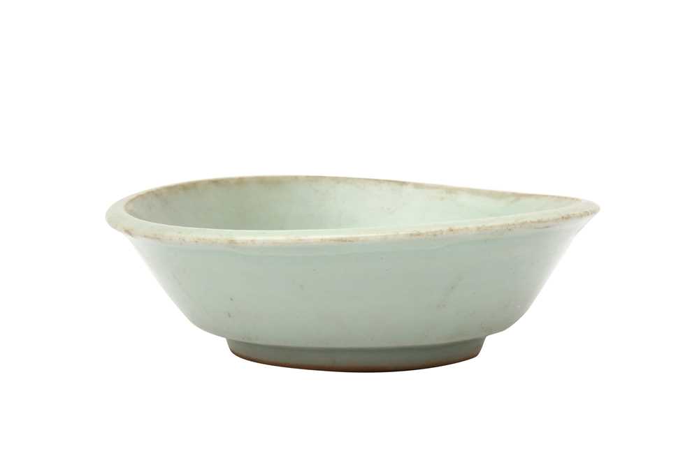 Lot 243 - A CHINESE LONGQUAN CELADON-GLAZED DISH
