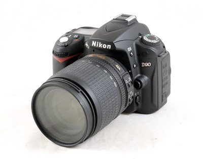 Lot 5 - Nikon D90 DSLR & AF-S 18-105mm VR Lens.