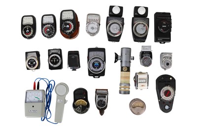 Lot 1195 - A LARGE Quantity of Light & Exposure Meters. Unchecked.