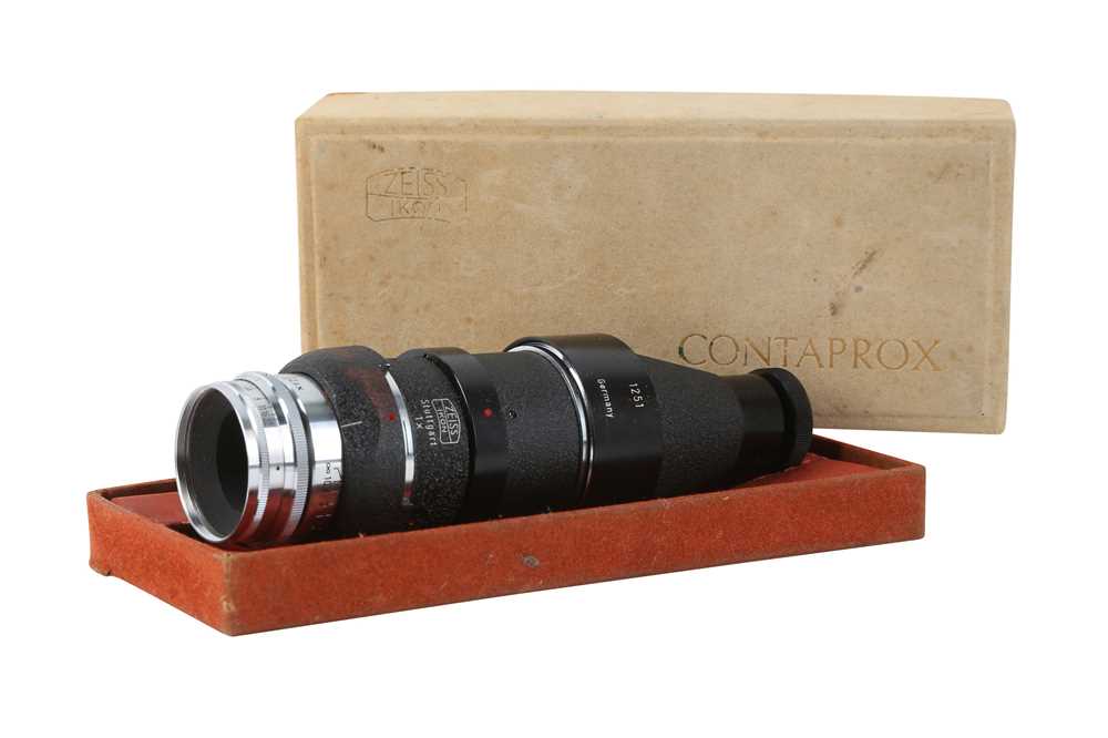 Lot 1341 - A Zeiss Ikon Contaprox Close Up Focussing System