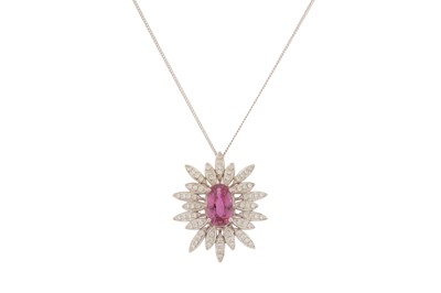 Lot 145 - A PINK SAPPHIRE AND DIAMOND PENDANT NECKLACE