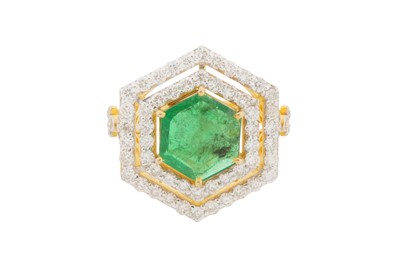 Lot 68 - AN EMERALD AND DOUBLE-ROW DIAMOND CLUSTER RING