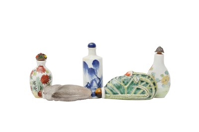 Lot 931 - FIVE CHINESE PORCELAIN SNUFF BOTTLES