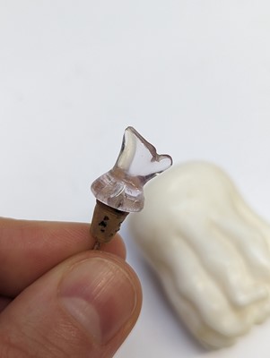 Lot 910 - A CHINESE CONCH SHELL SNUFF BOTTLE