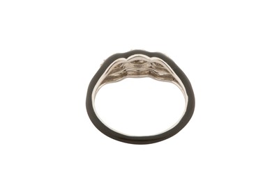 Lot 53 - A BLACK CERAMIC DIAMOND RING