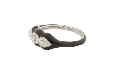 Lot 53 - A BLACK CERAMIC DIAMOND RING