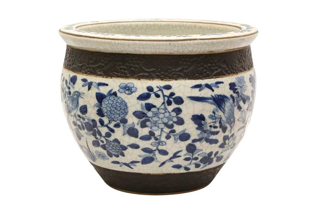 Lot 172 - A CHINESE BLUE AND WHITE JARDINIERE