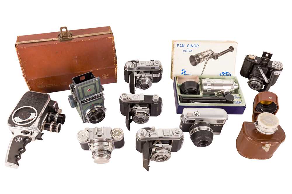 Lot 1229 - A selection of mid century cameras.