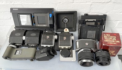 Lot 1264 - Medium Format Accessories inc Roll Film Backs, Phase One Lightphase Flexadaptor etc