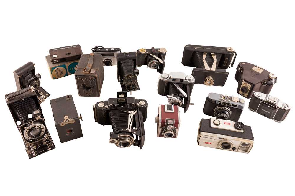 Camera Clickedf Box Lot 1226 - A selection of folding and box cameras.