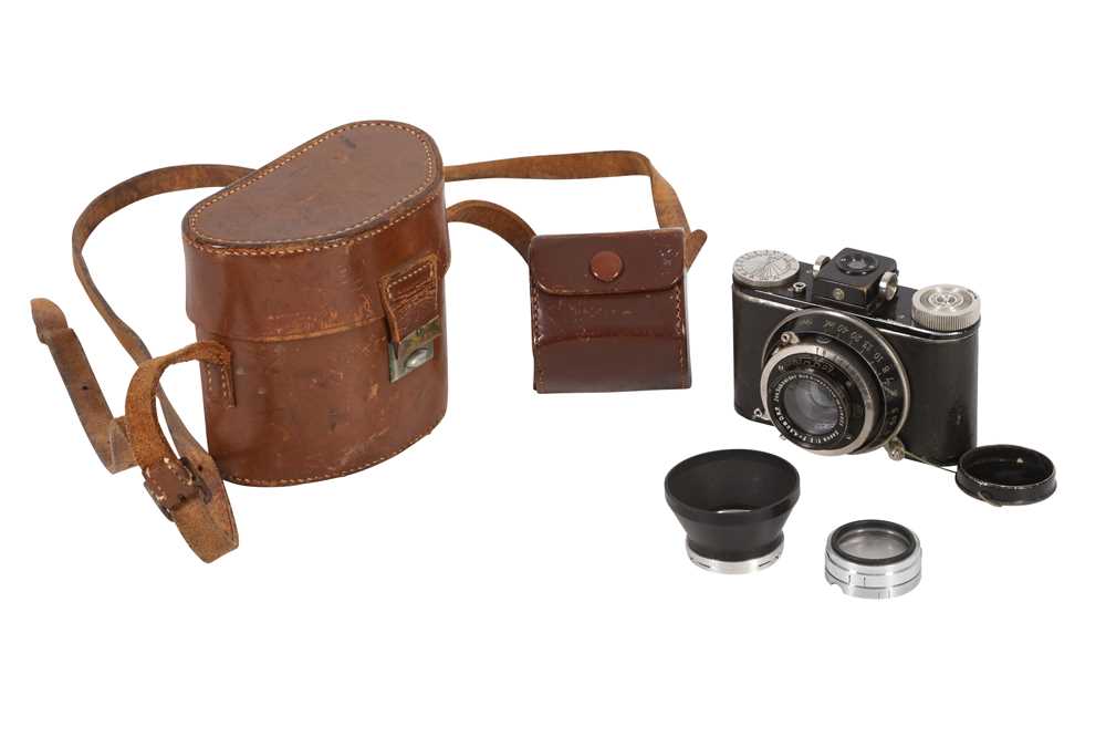 Lot 109 - A Dr. August Nagel Rolloroy Viewfinder Camera