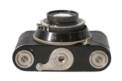 Lot 109 - A Dr. August Nagel Rolloroy Viewfinder Camera