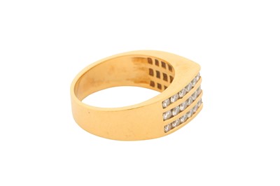 Lot 214 - A THREE-ROW DIAMOND RING