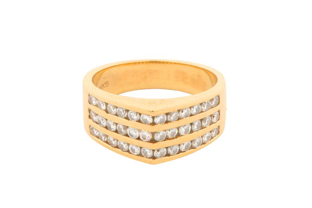Lot 214 - A THREE-ROW DIAMOND RING