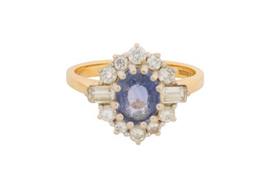 Lot 103 - A SAPPHIRE AND DIAMOND CLUSTER RING