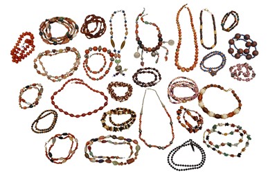 Lot 34 - A LARGE GROUP OF COSTUME JEWELLERY