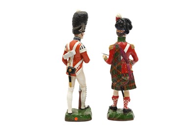 Lot 108 - A PAIR OF SITZENDORF MILITARY PORCELAIN FIGURES