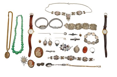 Lot 22 - A GROUP OF SILVER AND COSTUME JEWELLERY