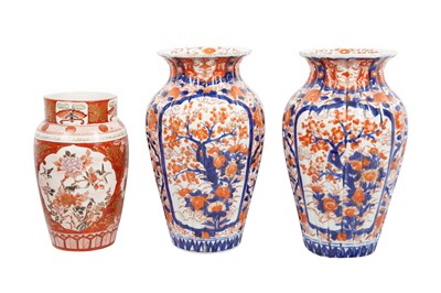 Lot 195 - A PAIR OF JAPANESE IMARI VASES AND A KUTANI VASE