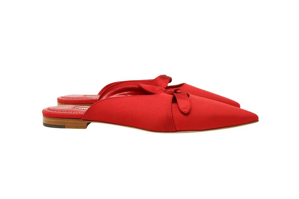 Lot 43 - Manolo Blahnik Red Ortegomu Bow Mule - Size 37.5