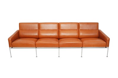 Lot 234 - ARNE JACOBSEN (DANISH 1902-1971) FOR FRITZ HANSEN