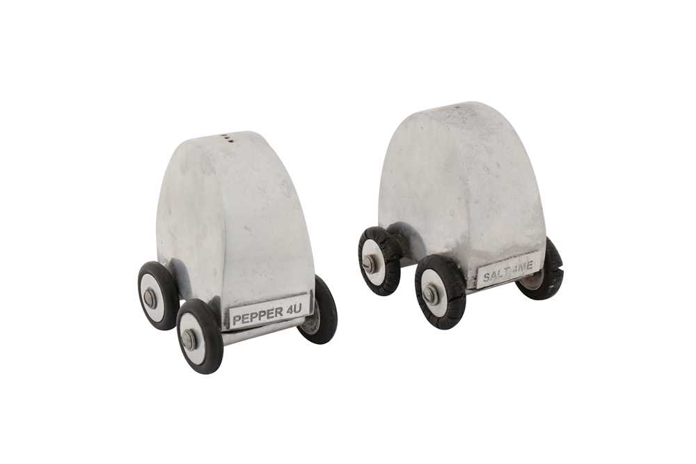 Lot 117 - A PAIR OF CHROME NOVELTY SALT AND PEPPER SHAKERS