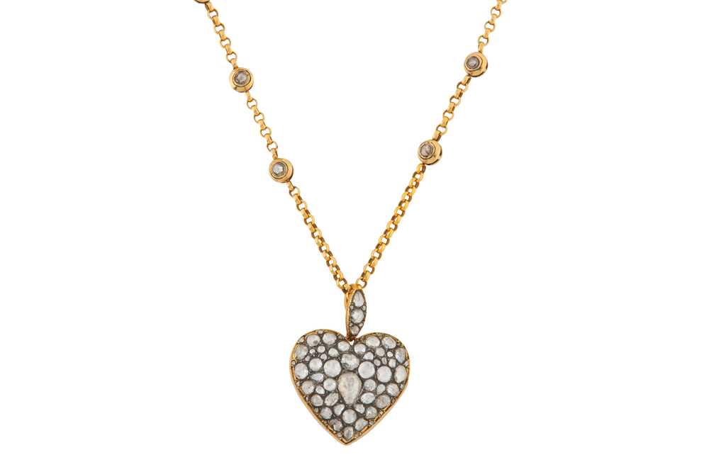 Lot 75 - A DIAMOND LOCKET PENDANT NECKLACE