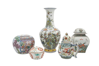 Lot 221 - A GROUP OF CHINESE CERAMICS