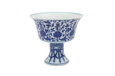 Lot 629 - A CHINESE BLUE AND WHITE 'LANCA' STEM CUP