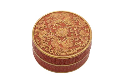 Lot 604 - A CHINESE PORCELAIN CIRCULAR BOX AND COVER