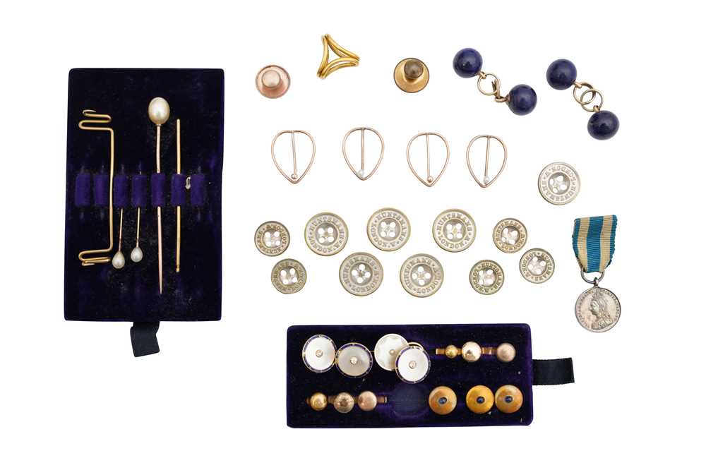 Lot 361 - A MISCELLANEOUS GROUP OF JEWELLERY