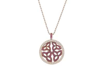 Lot 147 - A DIAMOND AND PINK SAPPHIRE PENDANT AND CHAIN
