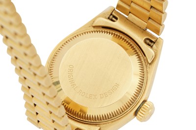 Lot 50 - A LADIES 18K GOLD ROLEX OYSTER PERPETUAL DATEJUST BRACELET WATCH