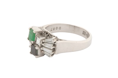 Lot 7 - AN EMERALD, SAPPHIRE AND DIAMOND RING
