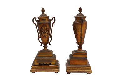 Lot 448 - A FRENCH EARLY 20TH CENTURY BRASS CLOCK GARNITURE SET OF ARCHITECTURAL FORM