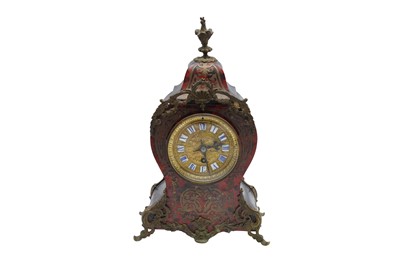 Lot 451 - A FRENCH TORTOISESHELL & BRASS 'BOULLE' MARQUETTRY MANTLE CLOCK
