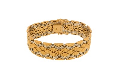 Lot 190 - AN ARTICULATED GOLD BRACELET