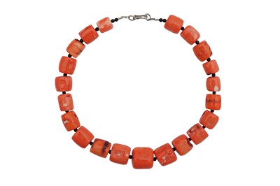 Lot 344 - A CORAL BEAD NECKLACE