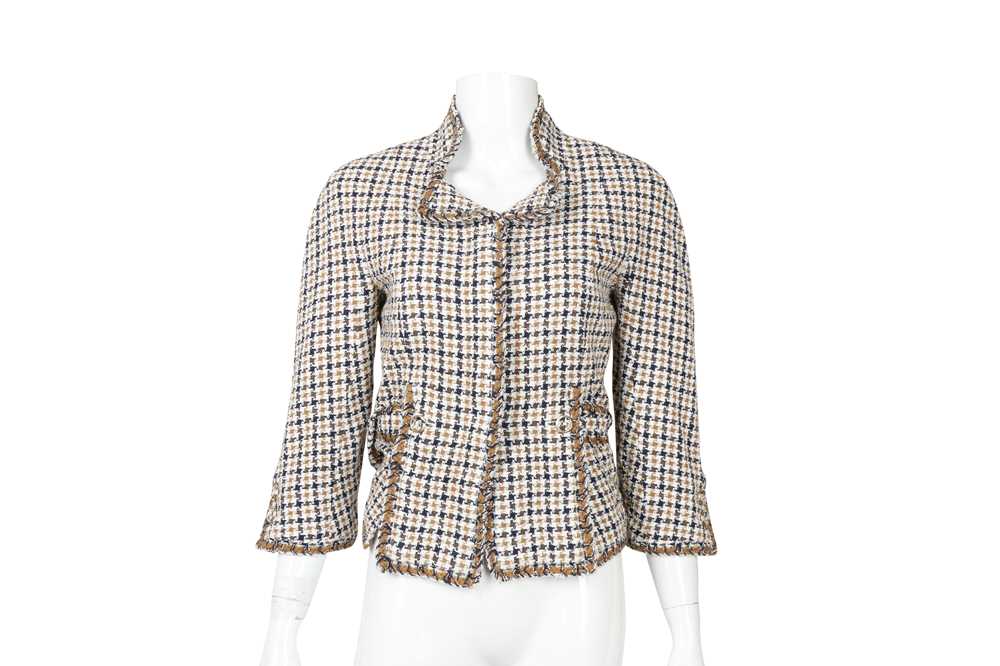 Lot 256 - Chanel Houndstooth Check Boucle Jacket - Size 38