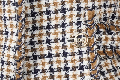 Lot 256 - Chanel Houndstooth Check Boucle Jacket - Size 38