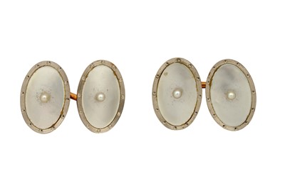 Lot 113 - A PAIR OF MOTHER OF PEARL CUFFLINKS