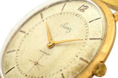 Lot 45 - AN 18K YELLOW GOLD SANZ WATCH