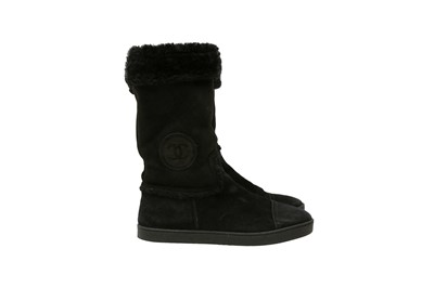 Lot 571 - Chanel Black Shearling CC Boot - Size 40