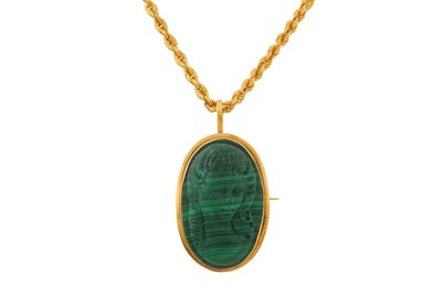 Lot 81 - A CARVED MALACHITE PENDANT/BROOCH AND CHAIN