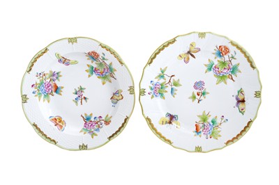 Lot 548 - A PAIR OF HEREND QUEEN VICTORIA PATTERN PLATES