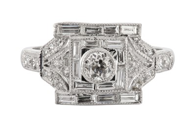 Lot 245 - A DIAMOND RING